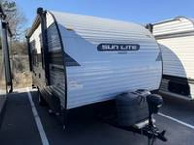 2022 Sunset Park RV Sunset Park RV Sun Lite — front three-quarter view