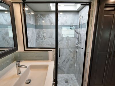 2026 Fleetwood DISCOVERY LXE - Photo 34