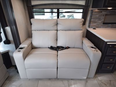 2026 Fleetwood DISCOVERY LXE - Photo 8