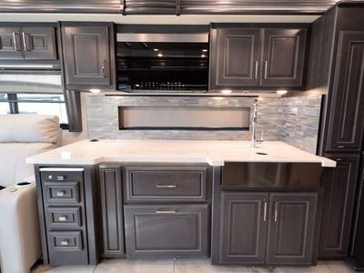 2026 Fleetwood DISCOVERY LXE - Photo 9