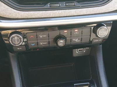 2024 Jeep Compass — photo 18 view