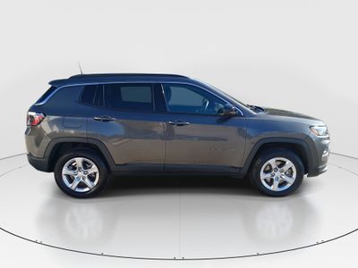 2024 Jeep Compass — photo 8 view