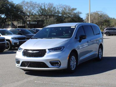 2026 Chrysler Pacifica — detail view
