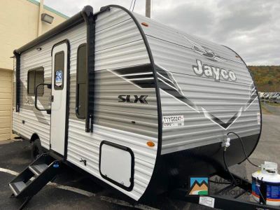 2026 Jayco Jay Flight SLX 175FQ — front three-quarter view