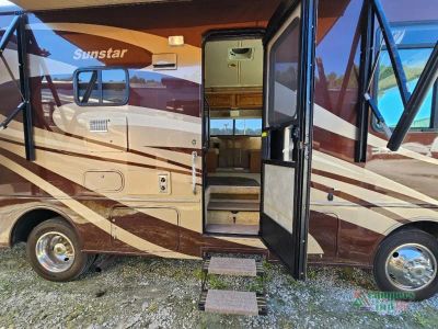 2012 Itasca Sunstar — photo 7 view