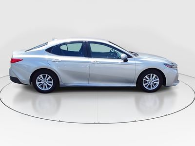 2025 Toyota Camry — photo 8 view
