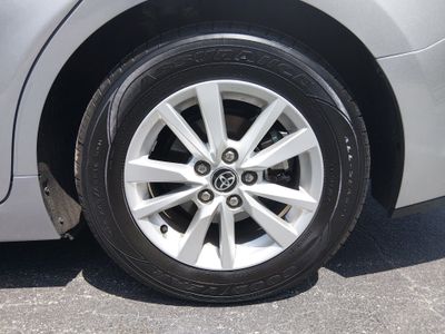 2025 Toyota Camry — photo 10 view