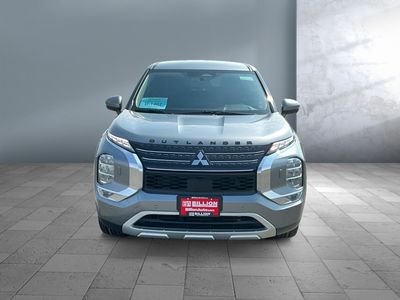 2023 Mitsubishi Outlander - Photo 2