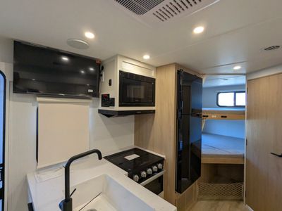 2026 Winnebago Thrive — photo 20 view