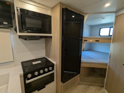 2026 Winnebago Thrive — photo 14 view