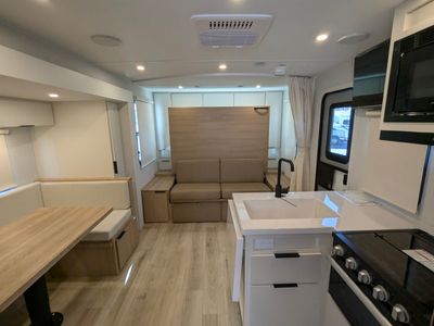 2026 Winnebago Thrive — photo 23 view