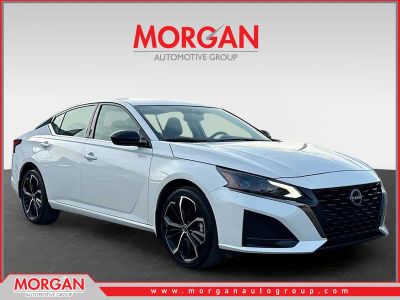 2025 Nissan Altima SR in Pearl White Tricoat — front three-quarter view