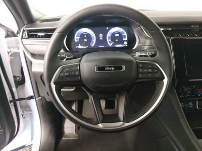 2025 Jeep Grand Cherokee — photo 12 view
