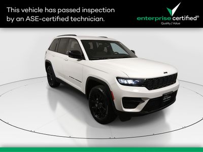 2025 Jeep Grand Cherokee Laredo 4x4 — front three-quarter view