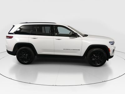 2025 Jeep Grand Cherokee — photo 8 view