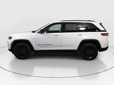 2025 Jeep Grand Cherokee — interior view