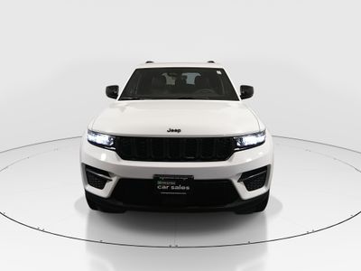 2025 Jeep Grand Cherokee — side profile view