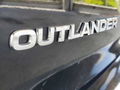 2022 Mitsubishi Outlander — detail view