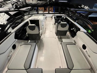 2025 Yamaha Boats AR250 — side profile view