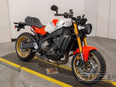 2025 Yamaha XSR900 — front three-quarter view