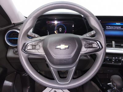 2025 Chevrolet Trax — photo 12 view