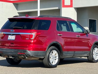 2017 Ford Explorer - Photo 2