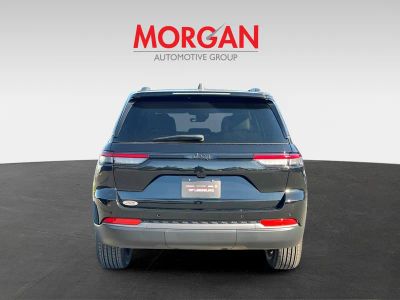 2026 Jeep Grand Cherokee — engine compartment view