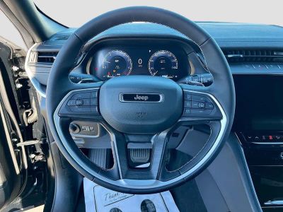 2026 Jeep Grand Cherokee — photo 11 view