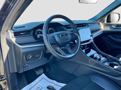 2026 Jeep Grand Cherokee — photo 9 view