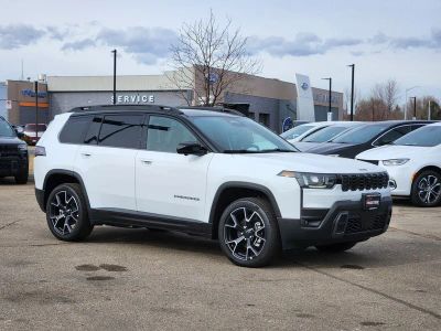 2026 Jeep Cherokee CHEROKEE OVERLAND 4X4 in Bright White Clear-Coat Exterior Paint — front three-quarter view