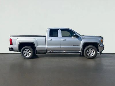 2015 GMC Sierra 1500 — interior view