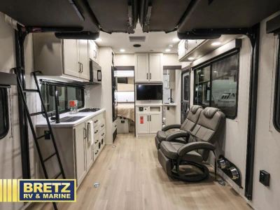 2026 Grand Design Momentum G-Class - Photo 9