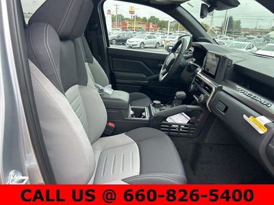 2025 Toyota Tacoma - Photo 8