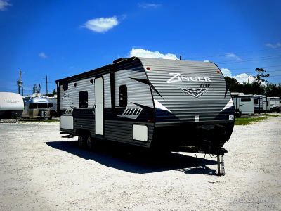 2019 CrossRoads Zinger — front three-quarter view