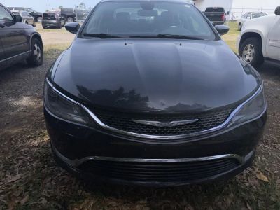 2017 Chrysler 200 - Photo 9