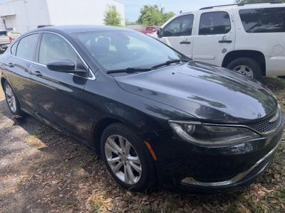 2017 Chrysler 200 - Photo 10