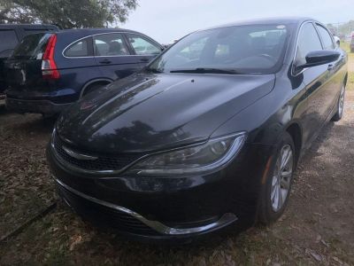2017 Chrysler 200 - Photo 8