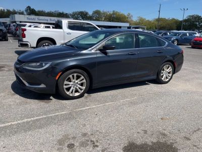 2017 Chrysler 200 - Photo 2