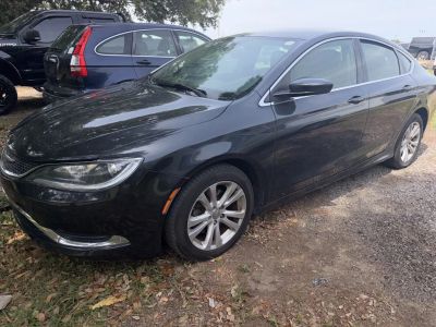 2017 Chrysler 200 - Photo 7
