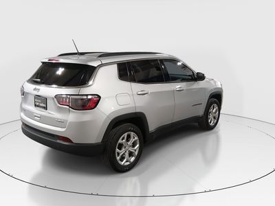 2024 Jeep Compass — photo 7 view