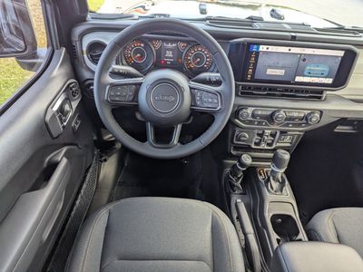 2026 Jeep Gladiator — photo 10 view