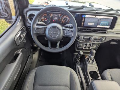 2026 Jeep Gladiator — photo 11 view