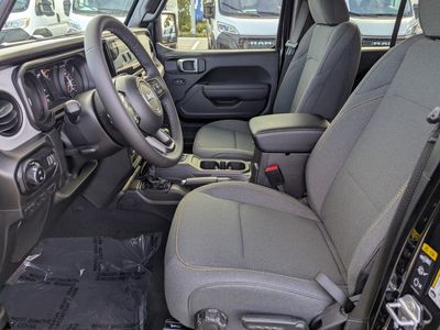 2026 Jeep Gladiator — photo 13 view
