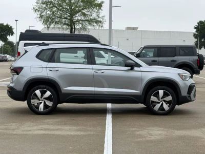 2025 Volkswagen Taos - Photo 3