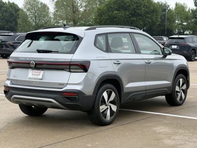 2025 Volkswagen Taos - Photo 4