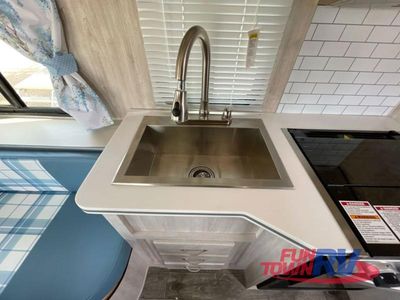 2025 Gulf Stream RV Vintage Yellowstone - Photo 13