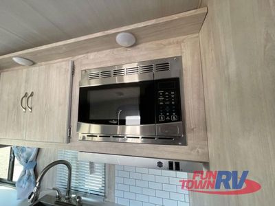 2025 Gulf Stream RV Vintage Yellowstone - Photo 15