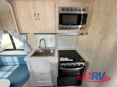 2025 Gulf Stream RV Vintage Yellowstone - Photo 12
