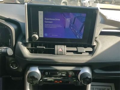 2025 Toyota RAV4 - Photo 17