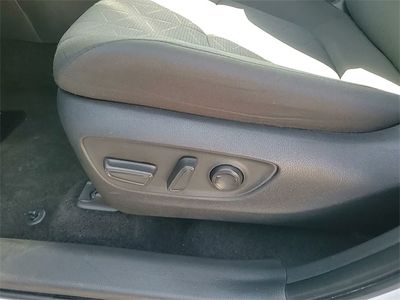 2025 Toyota RAV4 - Photo 12